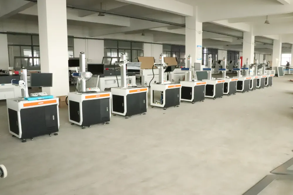 Laser marking machines arranged in rows in the workshop